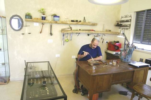 צורף תכשיטים בעיצוב אישי ייחודי